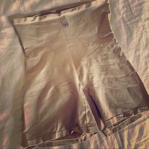 Belly Bandit Maternity Thighs Disguise